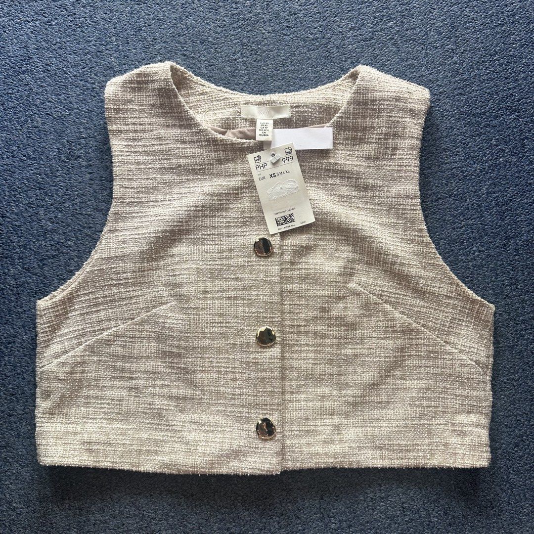 h&m vest top (Category: Blouses) located in Victoria. Submitted by guci.clo (Listing ID 1463135710, Image 3). Description: size: xs.