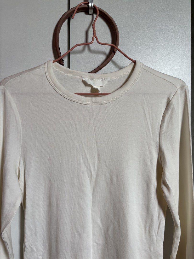 H&M White Long-Sleeved Top Size M (Category: Longsleeves) located in Baguio. Submitted by pinkynj (Listing ID 1463188026, Image 2). Description: - Brand: H&M - Color: White - Style: Long-sleeved, Crew neck - Size: M - Material: Soft, comfortable fabric - Features: Versatile for layering or wearing alone - Occasion: Casual wear - New, unused, tags nawala na since this was bought pa in Poland.
