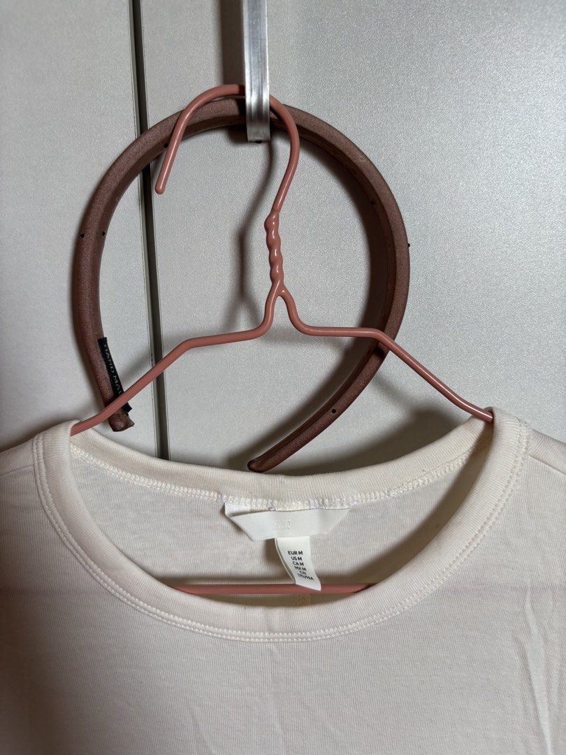 H&M White Long-Sleeved Top Size M (Category: Longsleeves) located in Baguio. Submitted by pinkynj (Listing ID 1463188026, Image 3). Description: - Brand: H&M - Color: White - Style: Long-sleeved, Crew neck - Size: M - Material: Soft, comfortable fabric - Features: Versatile for layering or wearing alone - Occasion: Casual wear - New, unused, tags nawala na since this was bought pa in Poland.