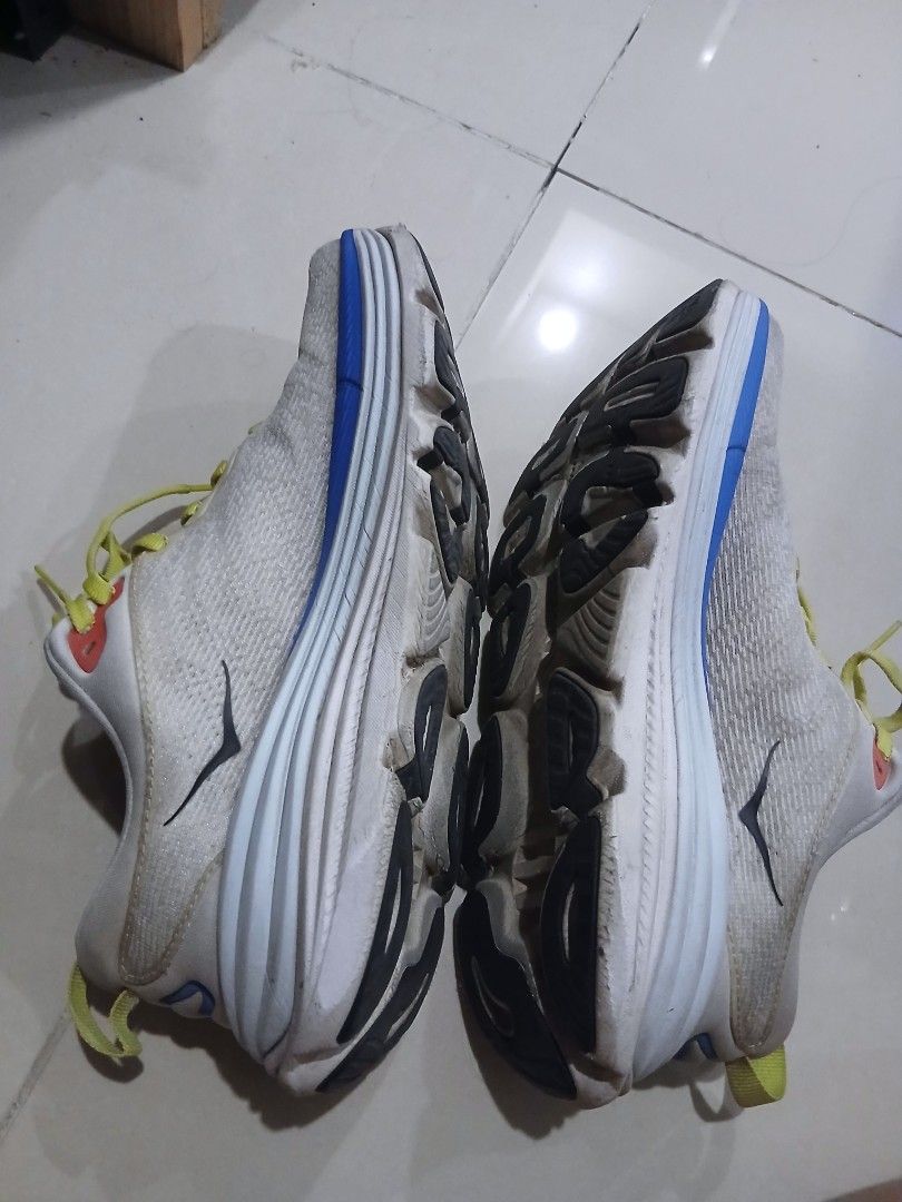 Hoka Gaviota 5 Size 7D/EU40 (Category: Sneakers) located in Makati City. Submitted by mdelacruz (Listing ID 1463324597, Image 3). Description: Well used and needs cleaning. It's worn out so not recommended anymore for running. But still good for walking. Walang tastas or any visible damage..