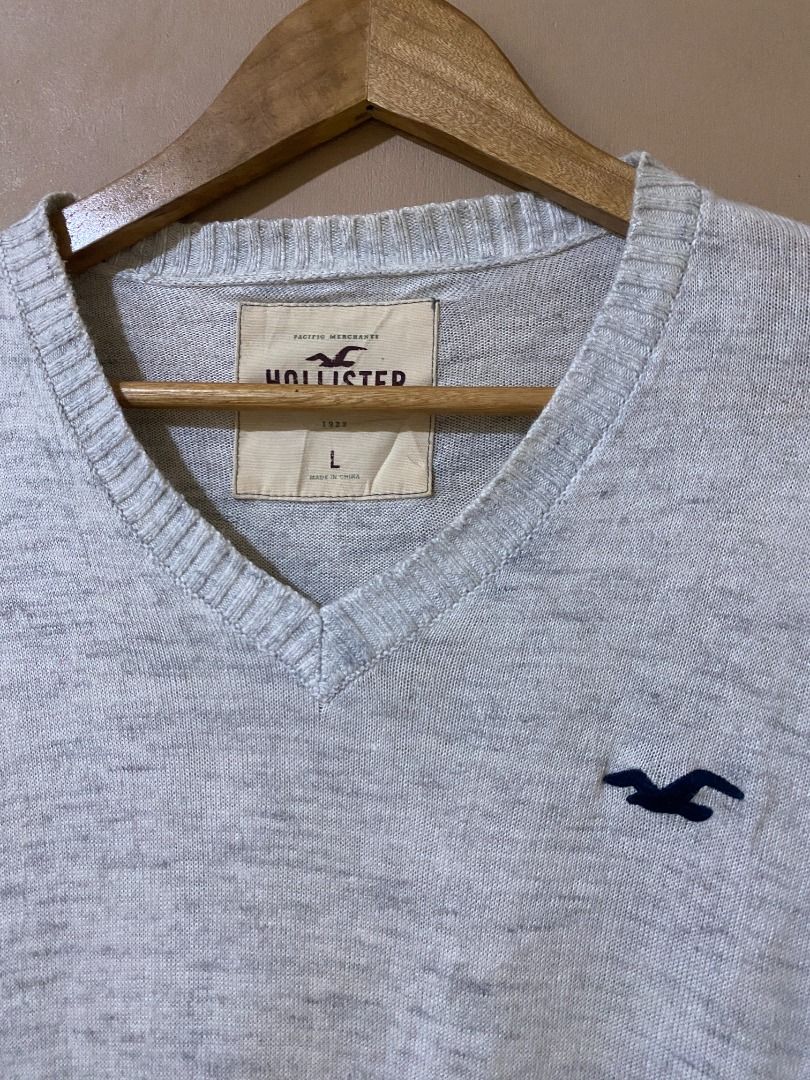 Hollister Knitted Sweater (Category: Tshirts & Polo Shirts ) located in Cadiz. Submitted by thespotcdz (Listing ID 1463168548, Image 2). Description: Nasa picture po nakasulat ang mga detalye. Salamat! Shirt / Jacket / Hat / Cap / Baggy / Y2K / Vintage / Hoodie / Pants / Shorts / Polo / Longsleeves Sleeves / Snapback / Thrift / Ukay AVAILABLE! Check our listings .