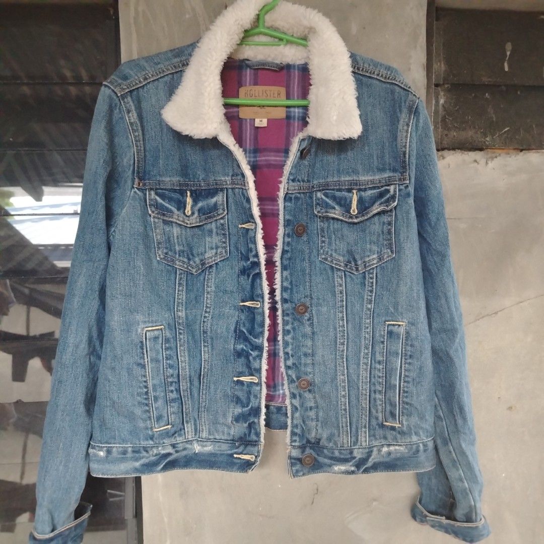 Hollister Sherpa lined denim (Category: Coats, Jackets and Outerwear) located in Manila. Submitted by wildfairylyn (Listing ID 1463157258, Image 1). Description: 9/10 condition paunahan na lng po.