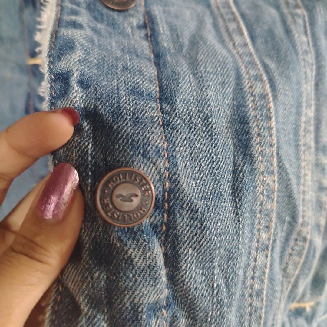 Hollister Sherpa lined denim (Category: Coats, Jackets and Outerwear) located in Manila. Submitted by wildfairylyn (Listing ID 1463157258, Image 2). Description: 9/10 condition paunahan na lng po.