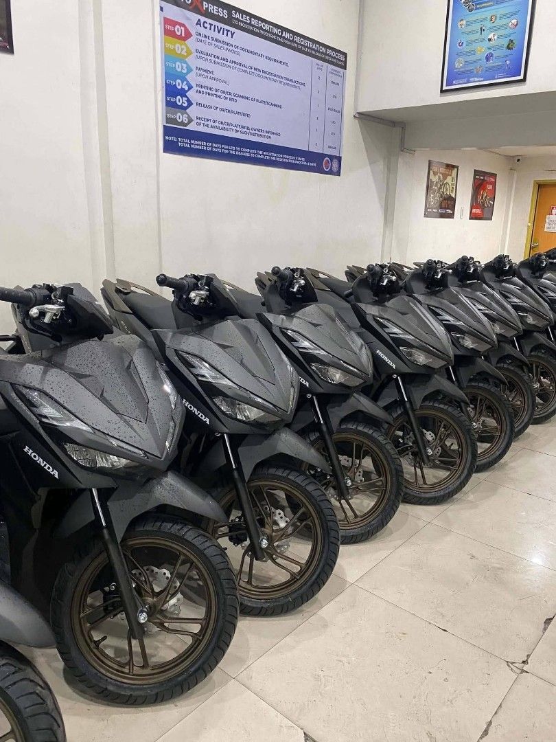Honda Click 125 (Standard & Smart Edition) (Category: Motorbikes for Sale) located in Las Pinas. Submitted by quimberlee (Listing ID 1457154034, Image 2). Description: Got a few Honda Click 125 scooters here. All look sharp and ready to ride. Some have gold rims, others have bronze. Great for getting around town. Come check them out..