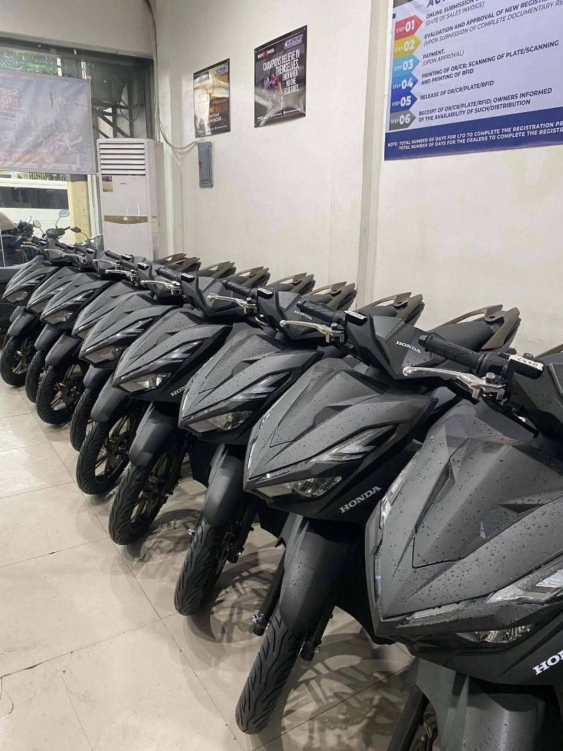 Honda Click 125 (Standard & Smart Edition) (Category: Motorbikes for Sale) located in Las Pinas. Submitted by quimberlee (Listing ID 1457154034, Image 3). Description: Got a few Honda Click 125 scooters here. All look sharp and ready to ride. Some have gold rims, others have bronze. Great for getting around town. Come check them out..