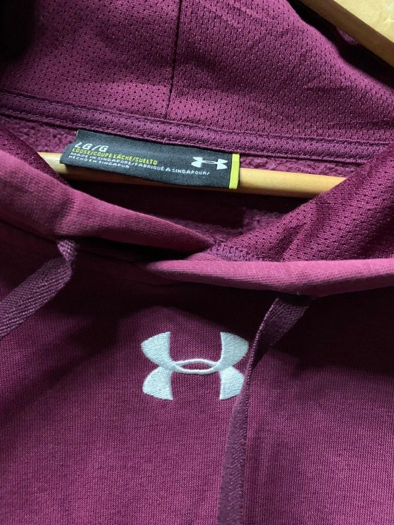 Hoodie jacket (Category: Coats, Jackets and Outerwear) located in Lianga. Submitted by legitseller12345678 (Listing ID 1463162097, Image 2). Description: Under armour center logo Excellent large on tag, kasya hanggang Xl Dimes 25x29 Solid Mine 349 plus sf.
