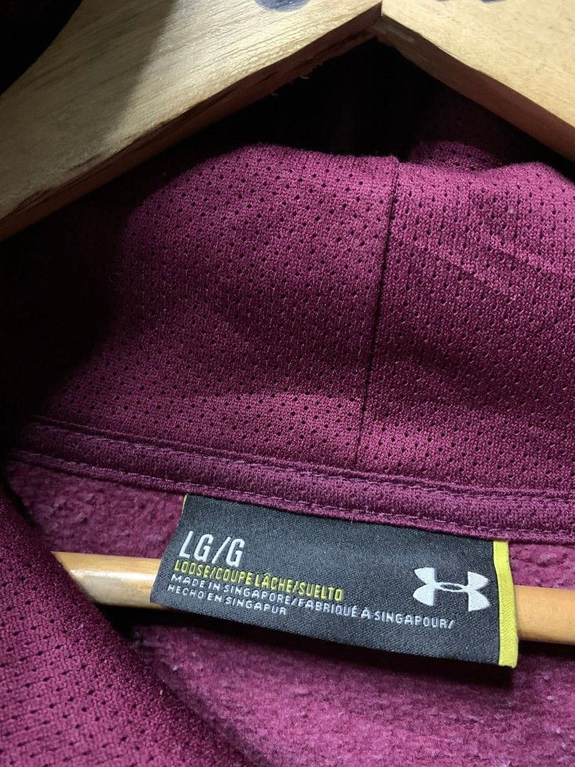 Hoodie jacket (Category: Coats, Jackets and Outerwear) located in Lianga. Submitted by legitseller12345678 (Listing ID 1463162097, Image 3). Description: Under armour center logo Excellent large on tag, kasya hanggang Xl Dimes 25x29 Solid Mine 349 plus sf.