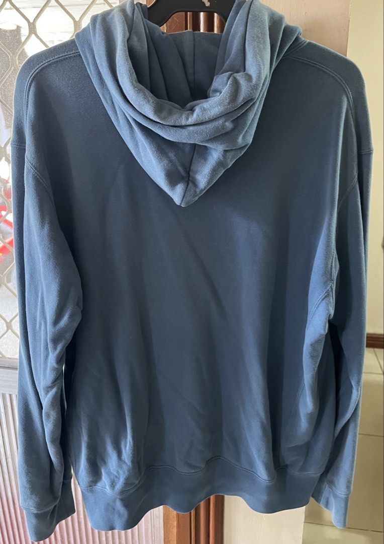 Hoodie jacket (Category: Coats, Jackets and Outerwear) located in Bacoor. Submitted by ayit. (Listing ID 1463165808, Image 2). Description: Orig personal japan gling - Brand: Uniqlo - Type: Hoodie Jacket - Color: Blue - Size: L - Condition: Good.