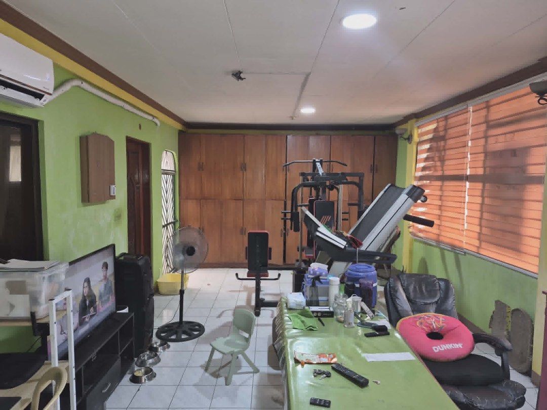 House & Lot - Pacita Laguna (Category: House & Lot) located in Makati City. Submitted by poytan (Listing ID 1463171007, Image 3). Description: HOUSE & LOT FOR SALE – PACITA, SAN PEDRO, LAGUNA! 📐 Lot Area: 250 sqm 🏠 Floor Area: 186 sqm 🛏️ 4 Bedrooms | 🚿 3 T&B 🚗 1-Car Garage 📍 Prime Location: Near Robinsons Galleria South, Divimart San Pedro, Pacita Promenade & Nuvali 💰 ₱10M – Negotiable! ✨ Spacious home in a convenient location—perfect for 