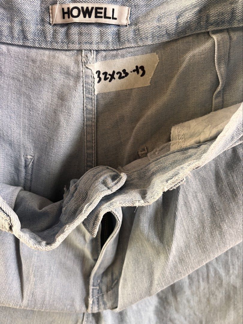 Howell (Category: Shorts) located in Manila. Submitted by lardo.599 (Listing ID 1463200695, Image 3). Description: Issue❌ W-32 L-23 LO-13.