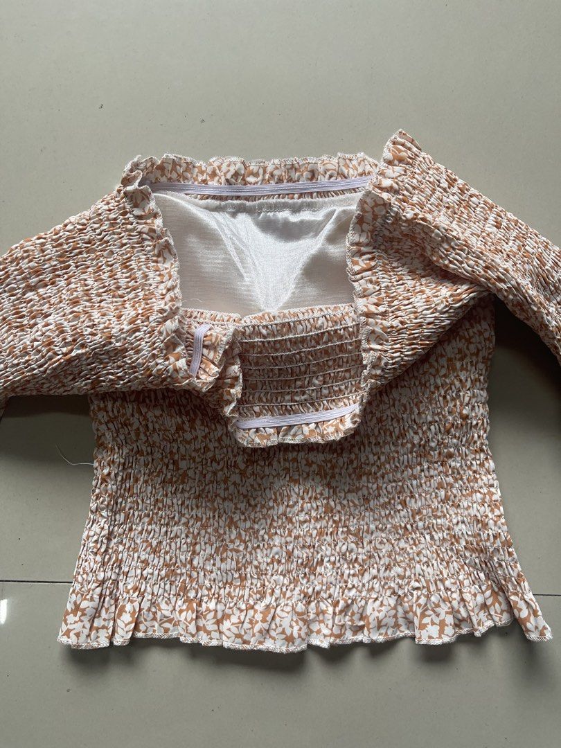 HQ Padded smocked top medium cc51 (Category: Blouses) located in Baguio. Submitted by affordaprice_2600baguio (Listing ID 1463220284, Image 2). Description: .