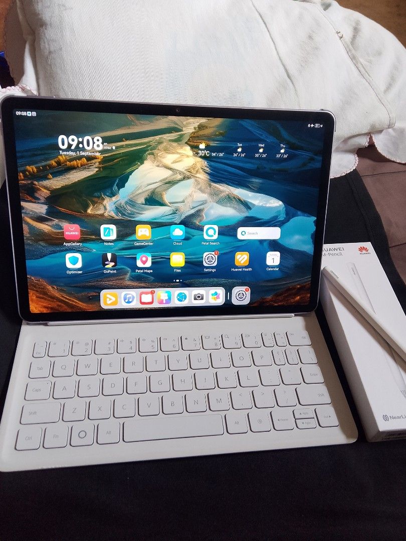 HUAWEI MATEPAD 11.5 (Category: Announcements) located in Caloocan City. Submitted by sacii_312 (Listing ID 1463171011, Image 2). Description: HUAWEI MATEPAD 11.5 2025 WIFI | 8GB/256GB Eye soothing PaperMatte Display 10000mAh battery w/40W SuperCharger PC level Wps 2.0 Inclusions; Smart keyboard Mpencil 3rd gen Original charger Freebies: Mouse.