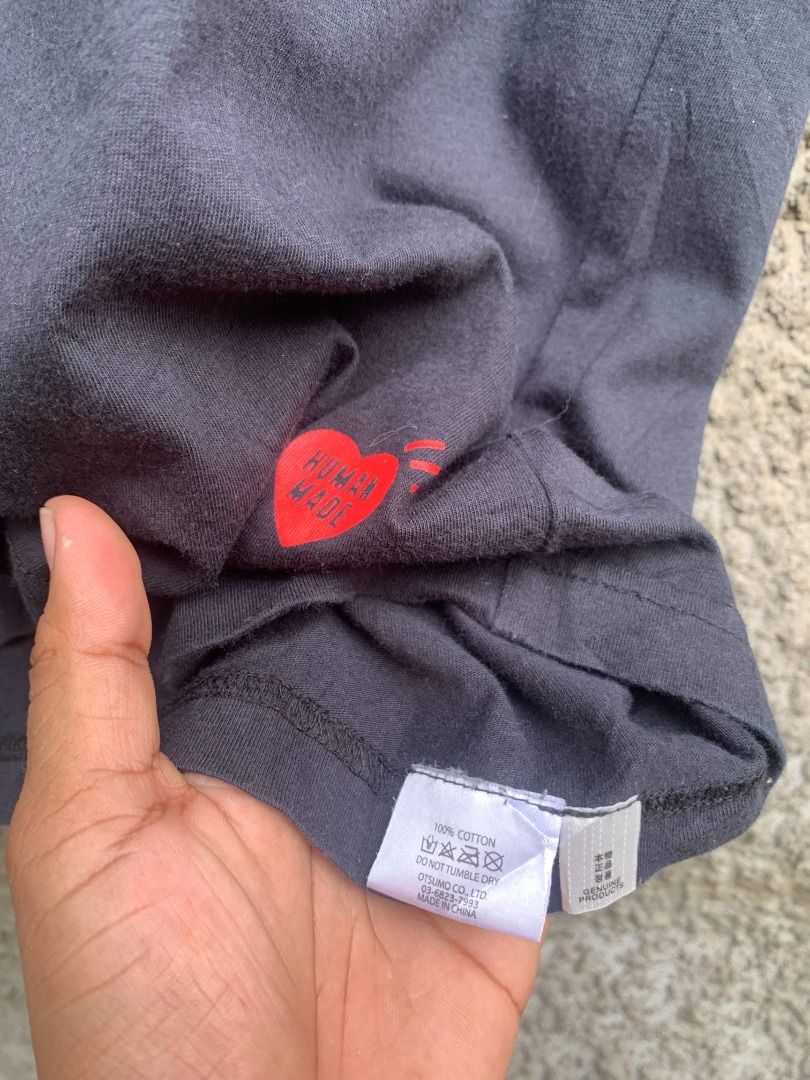 📌Human Made Heart Print Logo (Category: Tshirts & Polo Shirts ) located in Davao. Submitted by mixshopph (Listing ID 1463138181, Image 3). Description: 📌Human Made Heart Print Logo Size: Small to Medium Width: 24 Length: 25 Boxy Type Color rate: 8.9/10 Issue: No Issue Market Price: $299 ( ₱,18,774.21 ) Lightly used: Used with care. Flaws, if any, are barely noticeable. 📩:DM for inquiries 📩 Negotiable! DM your offer. 📦 Shipping fee is covered