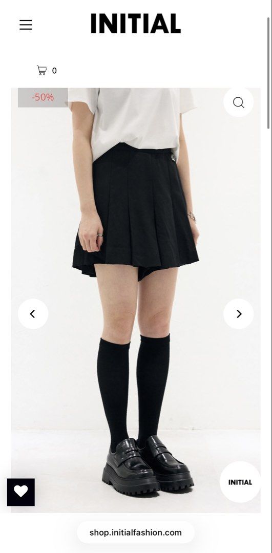 Initial Pleated Skort （分類：短褲）位於 Hong Kong。 由 lologood 提交（商品編號 1463252853，圖片 2）。簡介： Size 3 腰圍26-30腰（後面有橡筋） 全新有牌（閒置清出，現時online半價，原價$1380）包SF櫃（爽快可小議）不面交。
