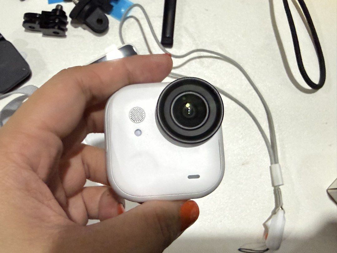 Insta360 GO Ultra Creator Bundle 4K Cam Arctic White (Category: Cameras) located in Pasig City. Submitted by yoursunshinelover (Listing ID 1463274466, Image 2). Description: Can pass as new Complete with box, accessories, charger cord that came with it, and free silicone case NO ISSUES AT ALL Never been hardly used, just took some selfies Ni hindi nakapag-video nang 1hr With case, and screen protector since day 1 Plus 3k for the 1TB SD Card RFS: 