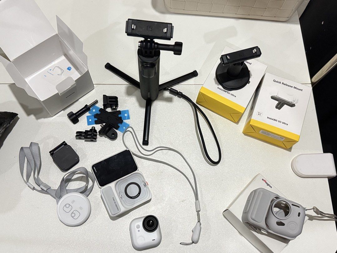 Insta360 GO Ultra Creator Bundle 4K Cam Arctic White (Category: Cameras) located in Pasig City. Submitted by yoursunshinelover (Listing ID 1463274466, Image 3). Description: Can pass as new Complete with box, accessories, charger cord that came with it, and free silicone case NO ISSUES AT ALL Never been hardly used, just took some selfies Ni hindi nakapag-video nang 1hr With case, and screen protector since day 1 Plus 3k for the 1TB SD Card RFS: 