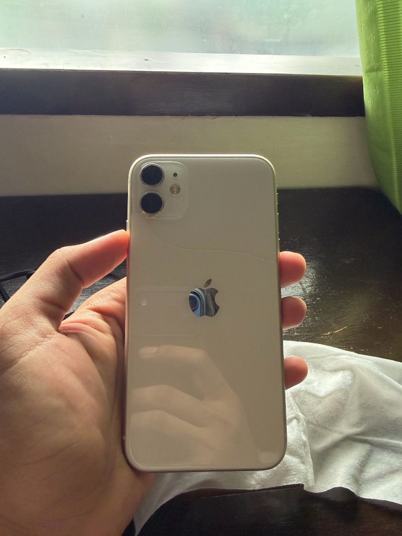 Iphone 11 128gb white (Category: iPhone 11 Series) located in Valencia. Submitted by jacobdelacruz13 (Listing ID 1463167879, Image 1). Description: .