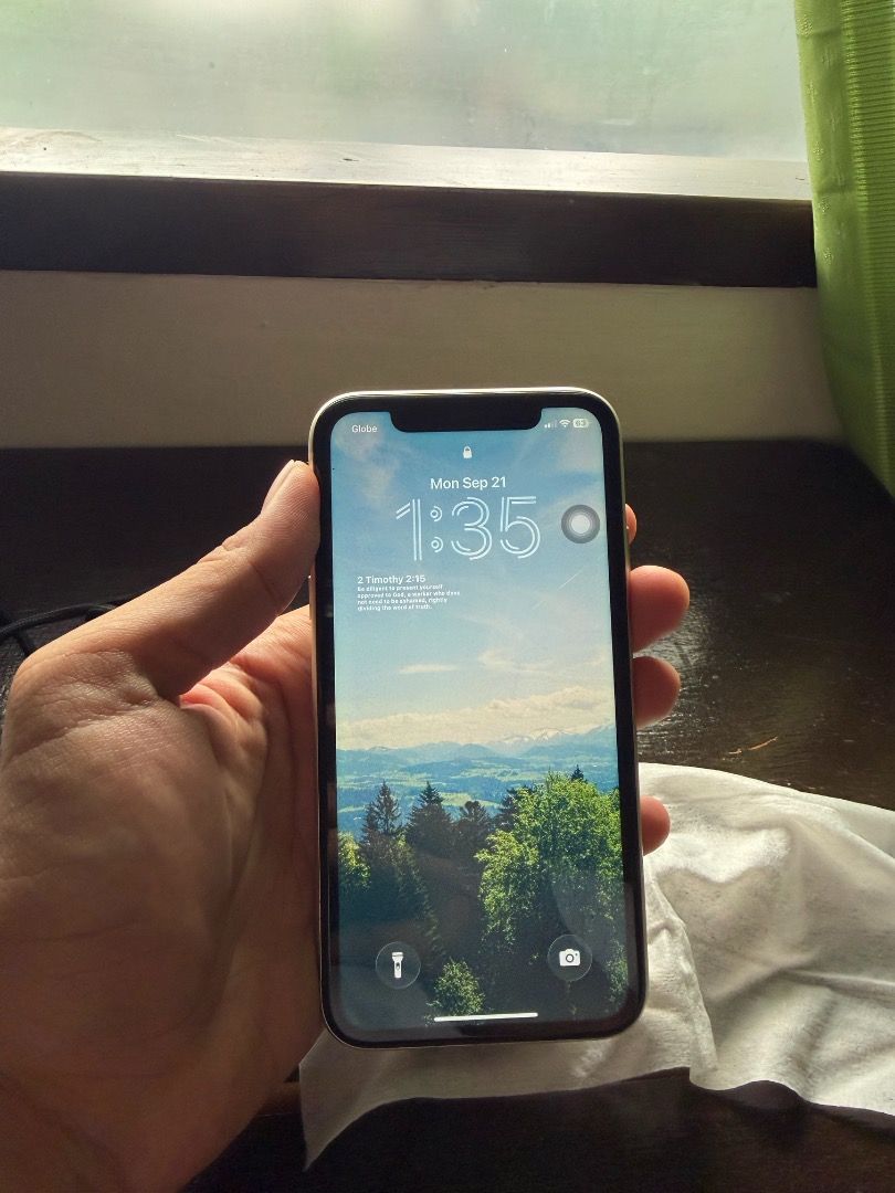 Iphone 11 128gb white (Category: iPhone 11 Series) located in Valencia. Submitted by jacobdelacruz13 (Listing ID 1463167879, Image 2). Description: .