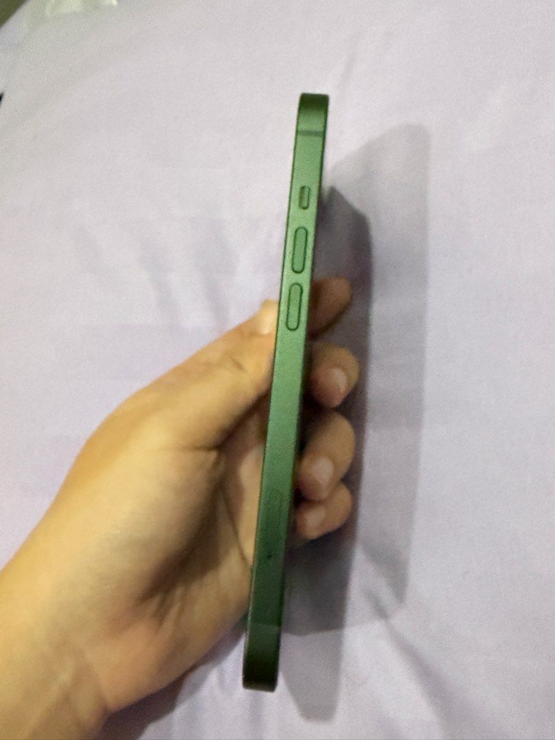 IPHONE 13 - 256gb (Category: iPhone 13 Series) located in Manila. Submitted by chowpade (Listing ID 1463244938, Image 3). Description: Iphone 13 256 gb Replaced lcd - pero orginal din pinalit 72bh Issue- paint chipping .