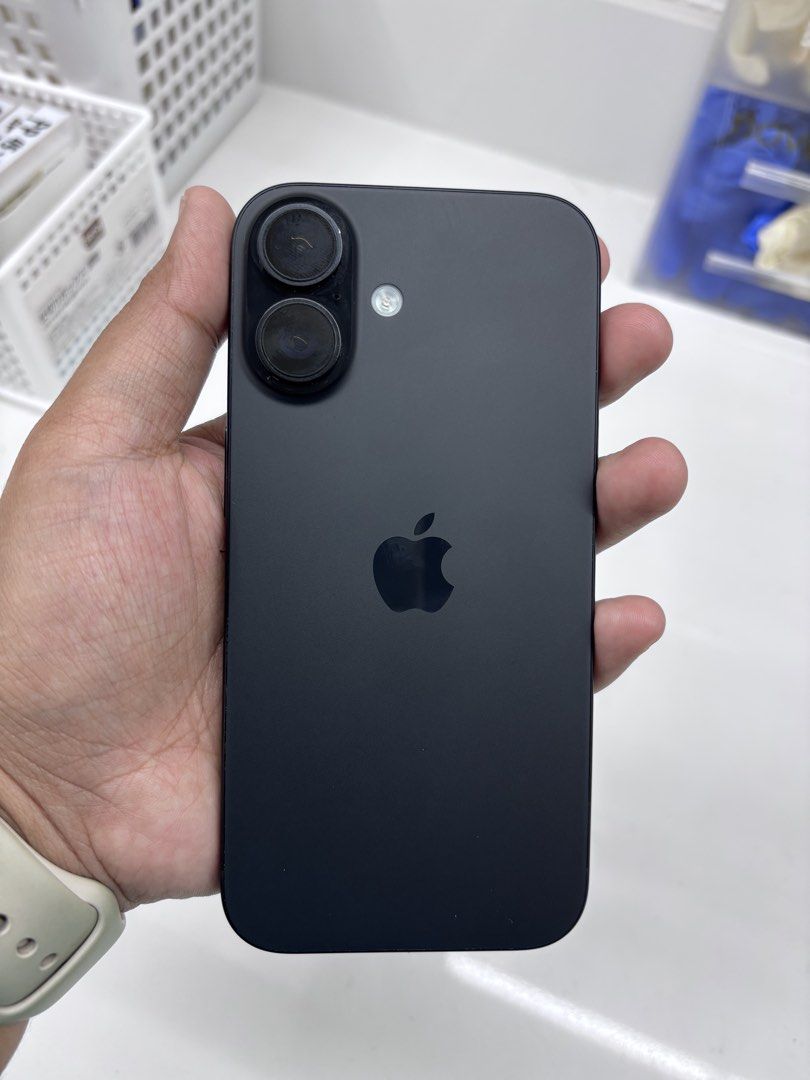 iPhone 16 128GB BLACK (Category: iPhone 16 Series) located in Silang. Submitted by ecadentista (Listing ID 1463268972, Image 1). Description: Selling iPhone 16 128gb BLACK - personal phone - 89% battery health - no hidden issue - crisp button - true tone working - unli reset and check upon meet up - bought in powermac Inclusions: - original chord, original silicone case. wala na pong box. 🏷️: slightly nego RFS: upgraded na po ang phone :)) 📍MOA