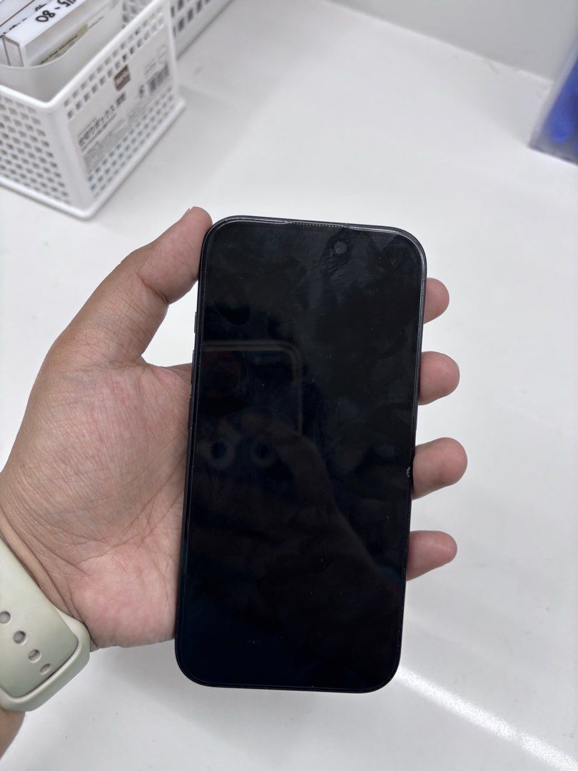 iPhone 16 128GB BLACK (Category: iPhone 16 Series) located in Silang. Submitted by ecadentista (Listing ID 1463268972, Image 3). Description: Selling iPhone 16 128gb BLACK - personal phone - 89% battery health - no hidden issue - crisp button - true tone working - unli reset and check upon meet up - bought in powermac Inclusions: - original chord, original silicone case. wala na pong box. 🏷️: slightly nego RFS: upgraded na po ang phone :)) 📍MOA