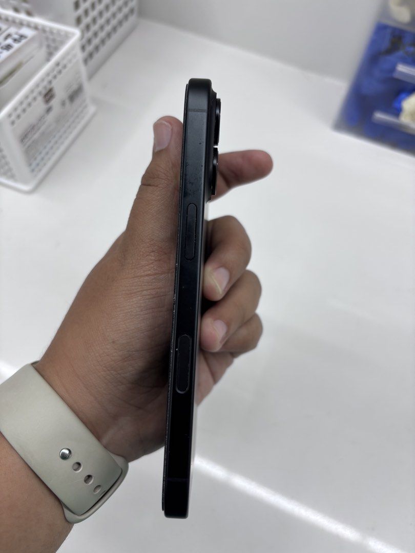 iPhone 16 128GB BLACK (Category: iPhone 16 Series) located in Silang. Submitted by ecadentista (Listing ID 1463268972, Image 2). Description: Selling iPhone 16 128gb BLACK - personal phone - 89% battery health - no hidden issue - crisp button - true tone working - unli reset and check upon meet up - bought in powermac Inclusions: - original chord, original silicone case. wala na pong box. 🏷️: slightly nego RFS: upgraded na po ang phone :)) 📍MOA