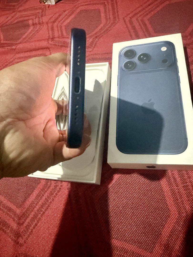 Iphone 17 pro 512g (Category: iPhone 17 Series) located in Muntinlupa City. Submitted by lloydsky17 (Listing ID 1463158896, Image 3). Description: Iphone 17 pro 512g Open line No issue Complete 91% battery health 65k fixed price.