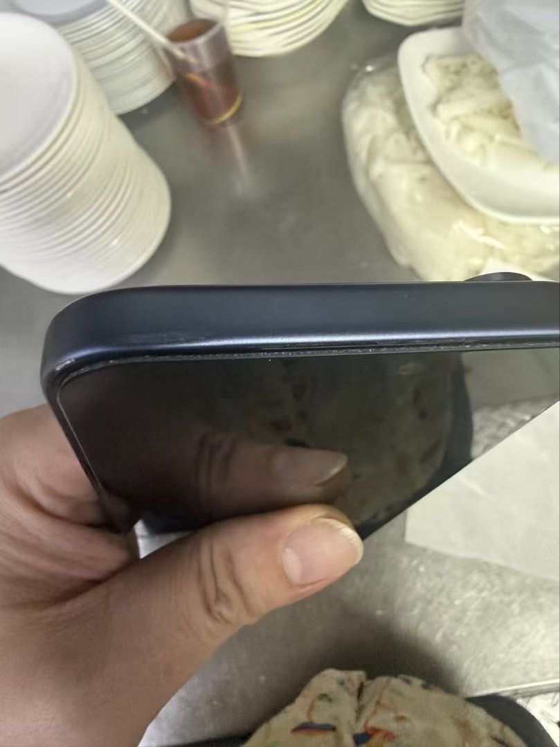 iPhone 17 Pro Max256g （分類：其他）位於 Hong Kong。 由 wai5320 提交（商品編號 1463175455，圖片 1）。簡介： iPhone 17 ProMax 深藍色機身。機身有劃痕有細節圖有盒&訂單紀錄有意請pm。
