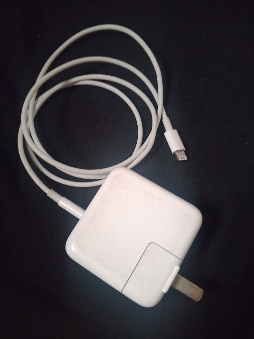 IPHONE CHAGER (Category: Other Mobile & Gadget Accessories) located in Manila. Submitted by amanoma2345 (Listing ID 1463175414, Image 3). Description: ORIGINAL IPHONE CHARGER TYPE C TO LIGHTNING MALATE MANILA.
