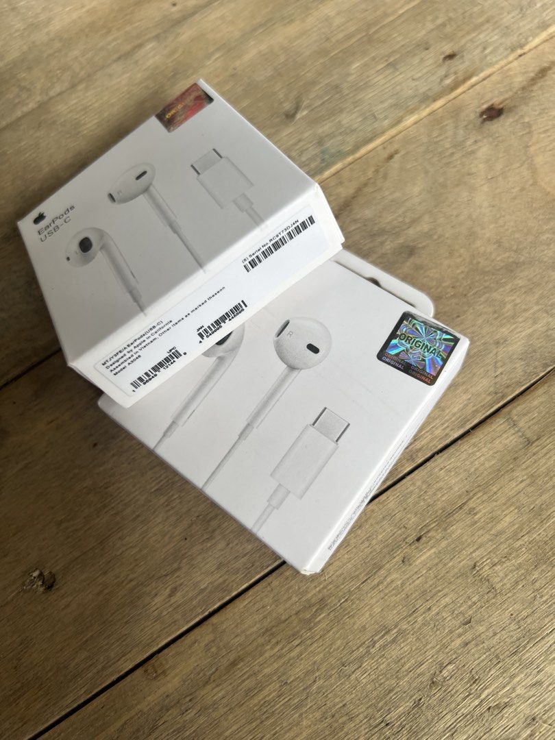 iPhone Type-C Earphones (Category: Earphones) located in Manila. Submitted by warm_jamin (Listing ID 1463309507, Image 2). Description: 🎧 iPhone Type-C Earphones ✅ Original Apple ✅ Brand New & Sealed ✅ USB Type-C Connector ✅ No Bluetooth Needed ✅ Plug & Play ✅ Clear & Crisp Sound ✅ Compatible with iPhone 15 / 16 / 17 / 18 and compatible iPad models 📦 Sealed item — ready to use. 📩 PM for price and availability. .