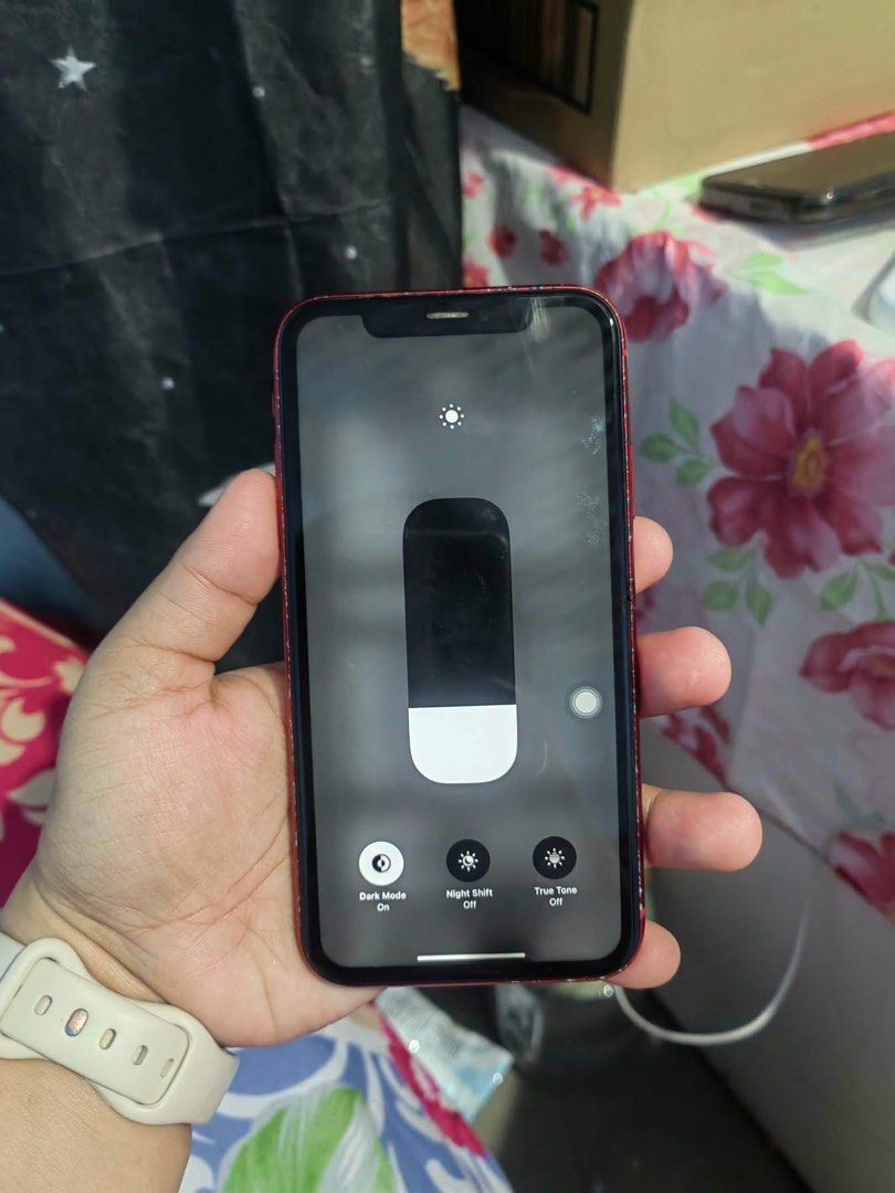 iphone xr 128gb (Category: Other Gadgets) located in Manila. Submitted by royal.cristine (Listing ID 1463269455, Image 3). Description: iphone xr 128gb globe/tm 100%batthealth malinaw both camera working truetone 18 ios version no front camera may shadow sa baba di nakakaapekto !.
