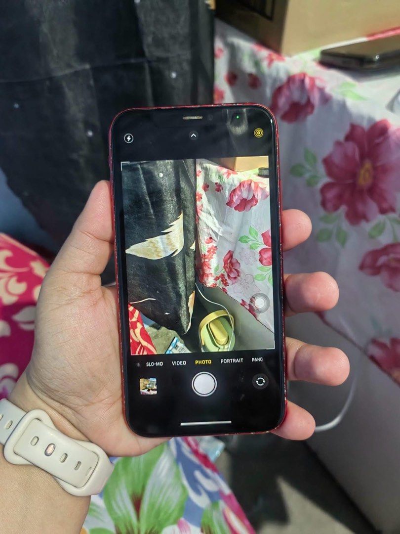 iphone xr 128gb (Category: Other Gadgets) located in Manila. Submitted by royal.cristine (Listing ID 1463269455, Image 2). Description: iphone xr 128gb globe/tm 100%batthealth malinaw both camera working truetone 18 ios version no front camera may shadow sa baba di nakakaapekto !.
