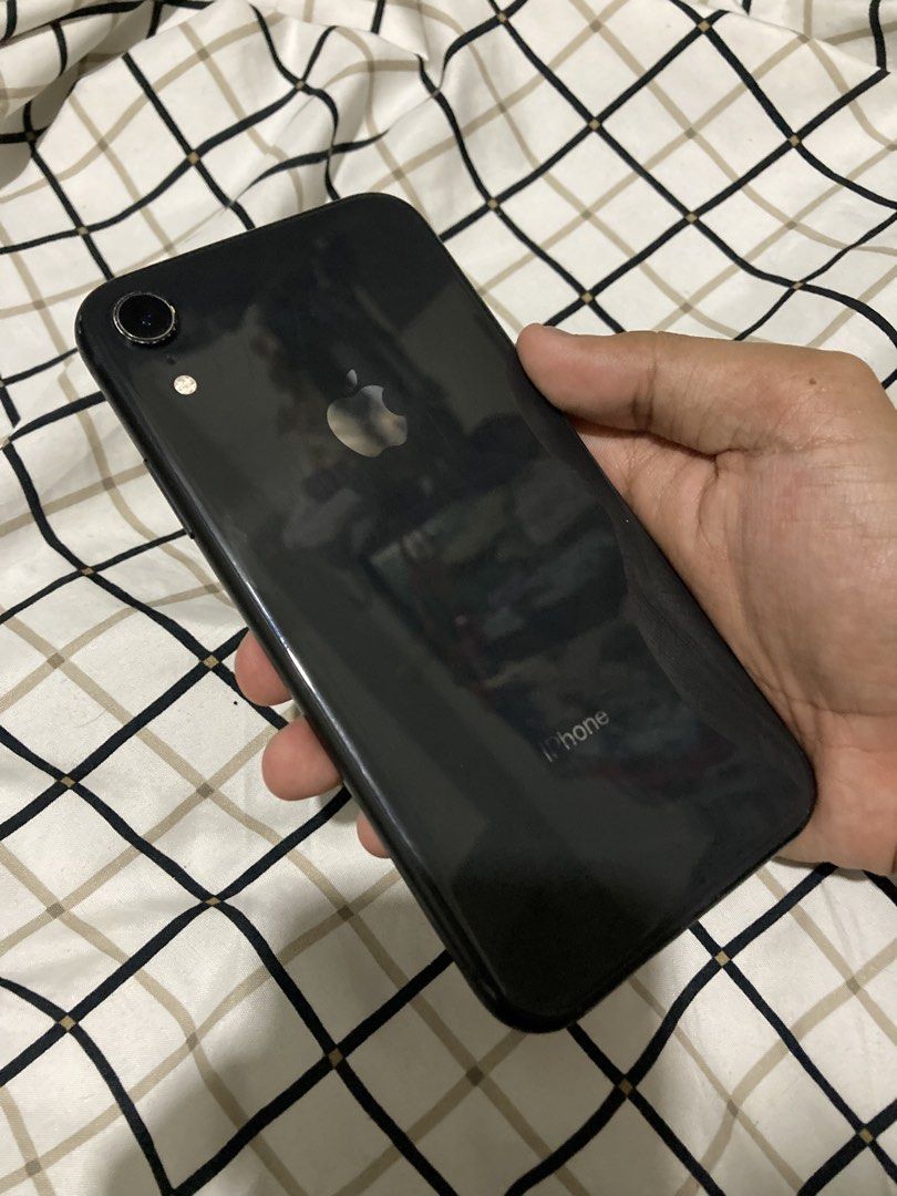 Iphone xr (Category: iPhone X Series) located in Manila. Submitted by dextee2805197 (Listing ID 1463139196, Image 1). Description: 64gb no issue all working 70batt health.