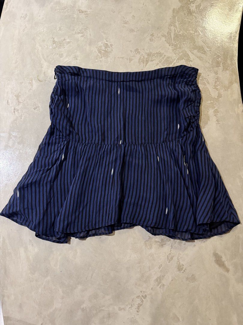 Isabel Marant Etoile Strapless Top (Category: Others Tops) located in Manila. Submitted by thevintage90_sretro. (Listing ID 1463170675, Image 3). Description: Isabel Marant Etoile Strapless Top Made in India Size 38 Legit DM for inquiries.