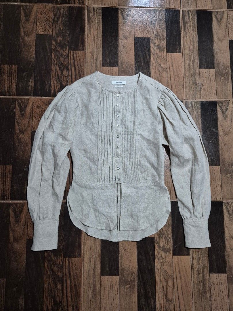 Isabel Marant LS (Category: Luxury Apparel) located in Tacloban City. Submitted by pascore (Listing ID 1463272799, Image 1). Description: (condition 9/10, L24W14to15 sleeve 25) .