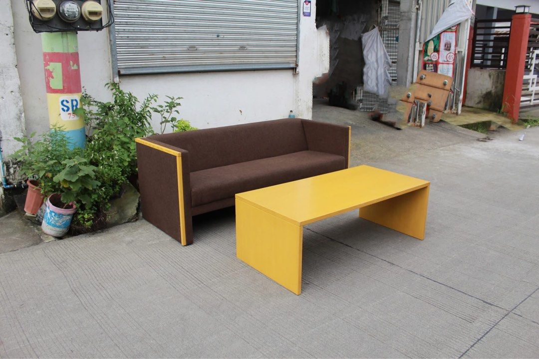 ITOKI Sofa and Coffee Table Set 🇯🇵🇯🇵🇯🇵 (Category: Sofas) located in San Fernando. Submitted by juls.japan.surplus (Listing ID 1463285016, Image 1). Description: ITOKI Sofa and Coffee Table Set 3-seater sofa with chocolate brown fabric upholstery, light wood accents and a matching waterfall-style coffee table. Perfect for offices, reception areas, lounges or modern living spaces Sofa L:66 ¼ • W:27 ½ • Seat H:15 ¾ • Back H:25 ¾ Center table L
