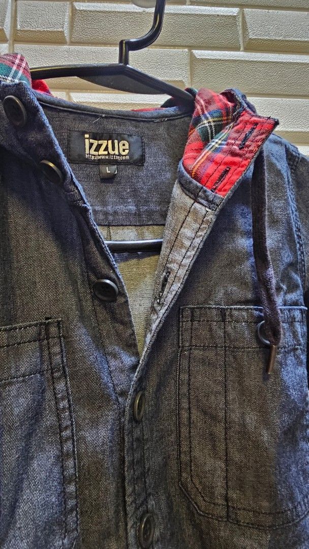 Izzy Denim Jacket with Plaid Lining (Category: Babies & Kids Fashion) located in Quezon City. Submitted by dawnest (Listing ID 1463278315, Image 2). Description: - Izzy dark wash denim jacket - Red and black plaid lining - Button-up front with chest pockets - Drawstring hood - Size L - Ideal for layering.