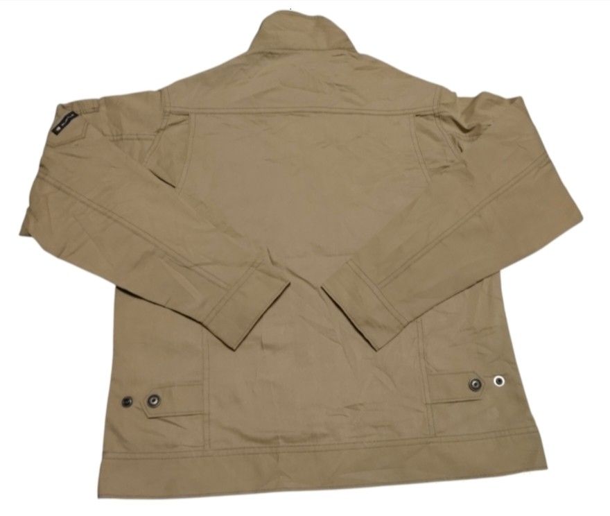 Jaket burtle (Category: Activewear) located in Kota Bharu. Submitted by siman_be17 (Listing ID 1463270421, Image 2). Description: item seperti dalam gambar ini Area kota jauh boleh pos Dfod.