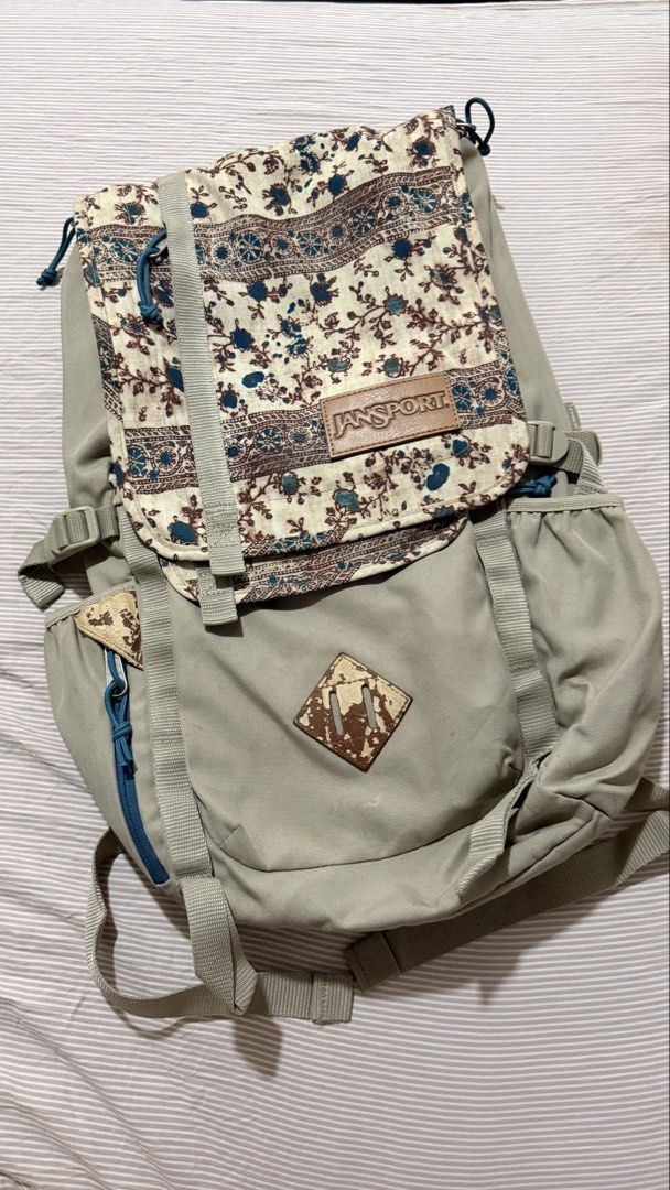 Jansport Hatchet Backpack (Category: Backpacks) located in Manila. Submitted by itsmargauxn (Listing ID 1463156667, Image 1). Description: - Original - Laptop Backpack - Multiple interior pockets .