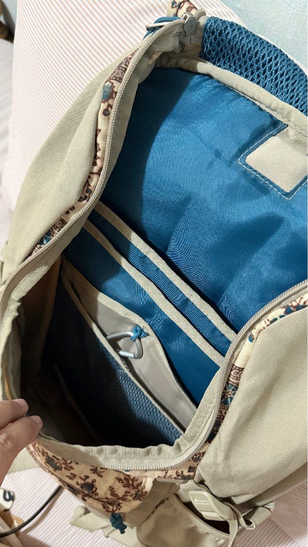 Jansport Hatchet Backpack (Category: Backpacks) located in Manila. Submitted by itsmargauxn (Listing ID 1463156667, Image 2). Description: - Original - Laptop Backpack - Multiple interior pockets .