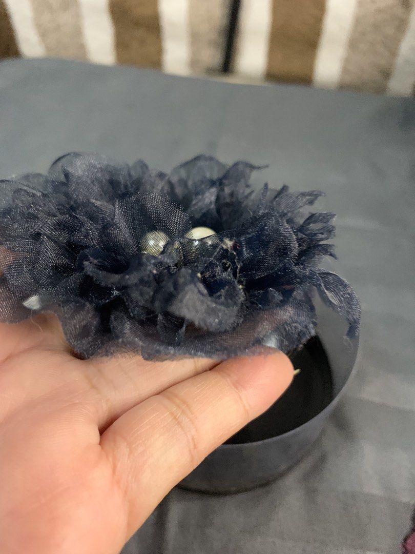 Japan cute floral brooch (Category: Brooches) located in Cabanatuan. Submitted by mjluxxejapan (Listing ID 1463210424, Image 3). Description: Fixed price bnew cond mganda to dark blue color..