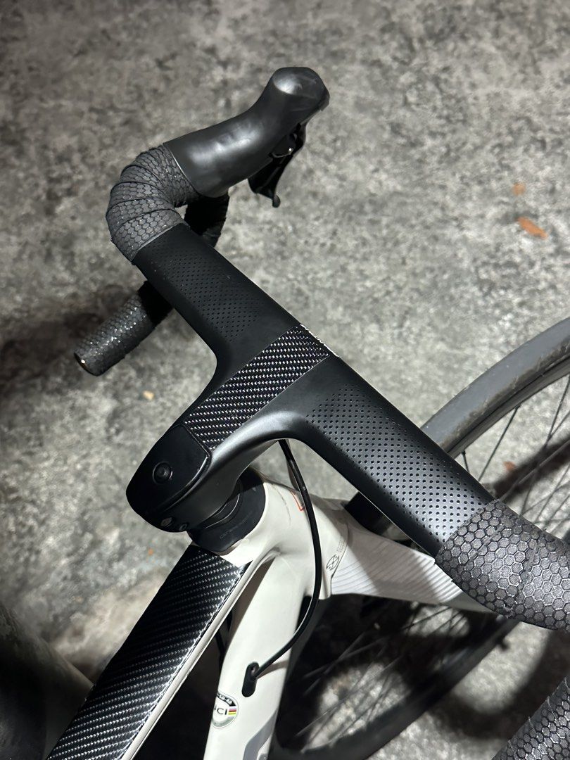 Java siluro 3 (Category: Bicycles) located in Singapore. Submitted by theguythatsells (Listing ID 1463203996, Image 2). Description: - Java siluro 3 road bike - Integrated carbon handlebars - Front and rear disc brakes -Shimano Tiagra groupset Rear brake need sum adjustment .