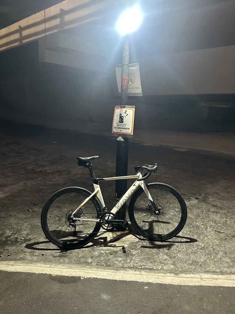 Java siluro 3 (Category: Bicycles) located in Singapore. Submitted by theguythatsells (Listing ID 1463203996, Image 3). Description: - Java siluro 3 road bike - Integrated carbon handlebars - Front and rear disc brakes -Shimano Tiagra groupset Rear brake need sum adjustment .
