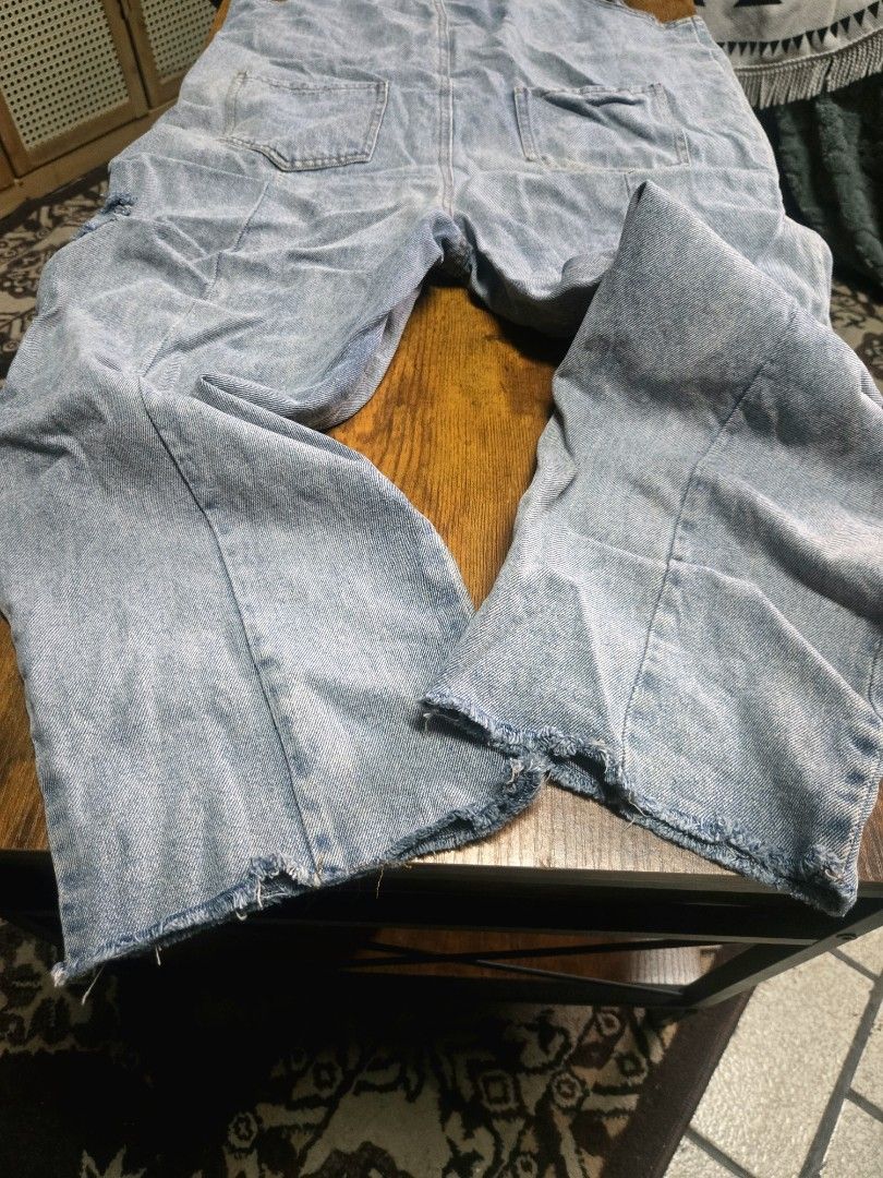 Jeans Overall (Category: Jeans) located in Manila. Submitted by oki.ukay (Listing ID 1463217874, Image 3). Description: best fit s-m dimensions are on the photo.