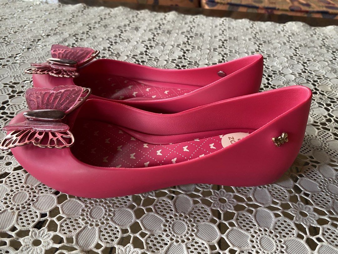 Jelly shoes (Category: Babies & Kids Fashion) located in Calamba. Submitted by happy_lindzyp (Listing ID 1463126367, Image 3). Description: GREDENE Jelly shoes for girls. Hot pink size EU 31.