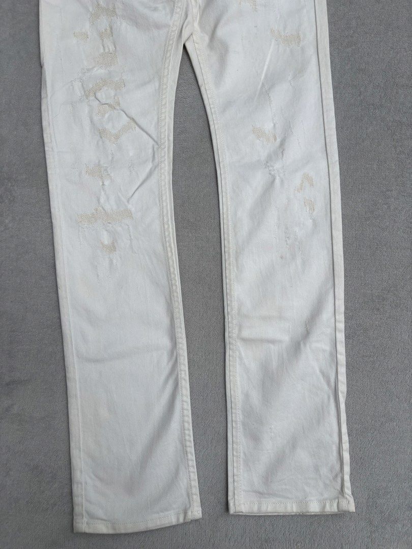John Galliano Denim Distressed Pants (Category: Jeans) located in Baguio. Submitted by thecollector2600 (Listing ID 1463154558, Image 2). Description: 30” x 42”.