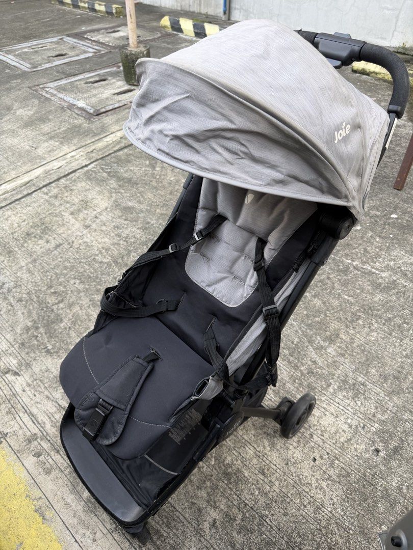 Joie Stroller - Lightweight and Compact (Category: Strollers) located in Makati City. Submitted by dpgaquino_ (Listing ID 1461205586, Image 3). Description: Joie Pact lite compact stroller preloved minor stitching flaws, pwede tahiin lang. For newborn til toddlers Fully Recline Swivel wheels Premium stroller Light weight and compact fold Cabin approved With shoulder strap to carry Super easy fold nito perfect for travel Rfs: Decluttering.