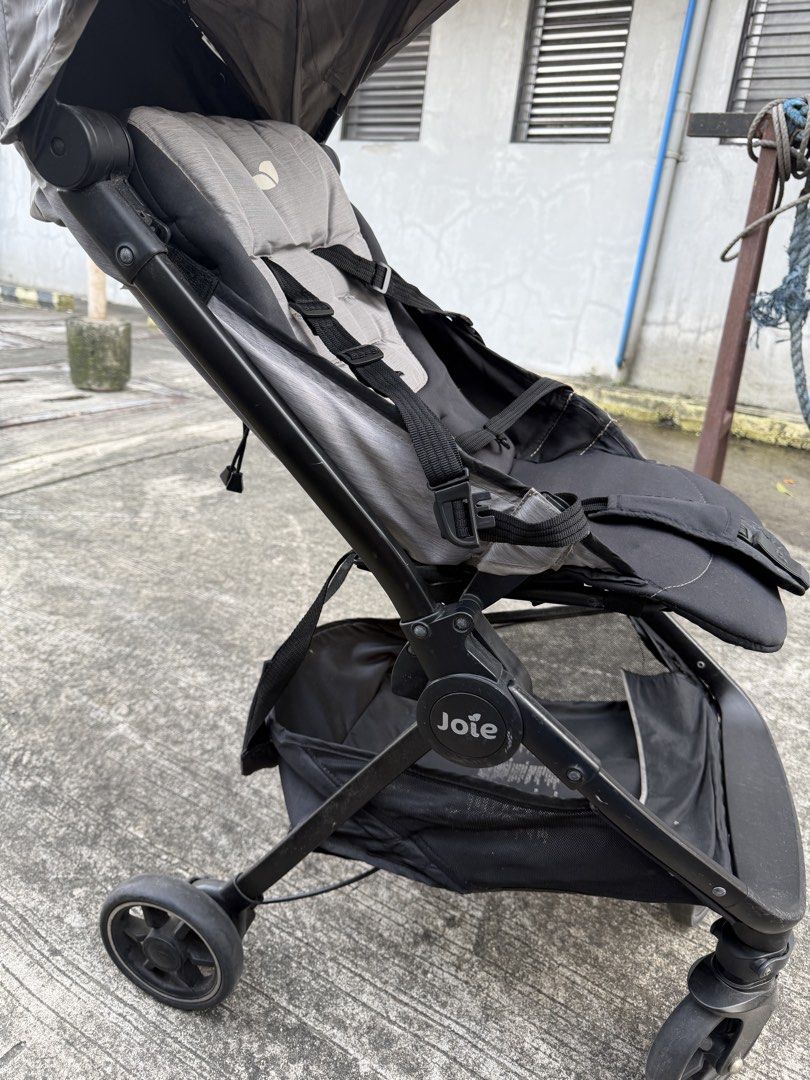 Joie Stroller - Lightweight and Compact (Category: Strollers) located in Makati City. Submitted by dpgaquino_ (Listing ID 1461205586, Image 2). Description: Joie Pact lite compact stroller preloved minor stitching flaws, pwede tahiin lang. For newborn til toddlers Fully Recline Swivel wheels Premium stroller Light weight and compact fold Cabin approved With shoulder strap to carry Super easy fold nito perfect for travel Rfs: Decluttering.