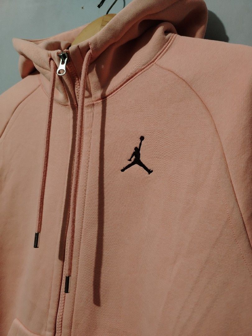 Jordan (Category: Coats, Jackets and Outerwear) located in Bocaue. Submitted by adrianberi35876 (Listing ID 1463301939, Image 3). Description: Jordan Width:22.4 Length:25 Dual Zip Exellent Condition Issue: minimal stain sa ribbings not noticeable or hind narin gano pansinin 📍 Bocaue,Bulacan.