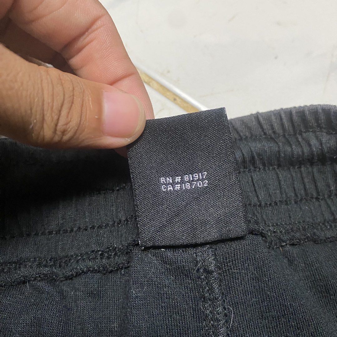 Jordan Black Mesh Jogger Pants (Category: Joggers) located in Camiling. Submitted by camthrift_2024 (Listing ID 1463168498, Image 3). Description: JORDAN DRI-FIT JOGGER WAIST: 27-34 (WITH LACE) (SMALL) THIGH: 9 LENGHT:38 COLOR RATE: 10/10 ISSUE:❌❌❌ 300₱ SHIP NOW OPEN FOR TERMS UNLI VOUCH GCASH JNT CAMILING, TARLAC📌 - Black Jordan track pants - Mesh material - Size XL (fits 158-170cm or 13-15 years) - Made in Indonesia - Elastic waistband with dr